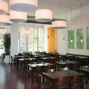 03_Akimoto - Gastraum mit bodentiefen Fensterflächen