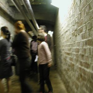 Besucher der 1. Werkschau (Keller Halle9)