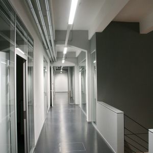 06_CAL Cunsult - größzügige Verglasungen entlang der Gangflächen