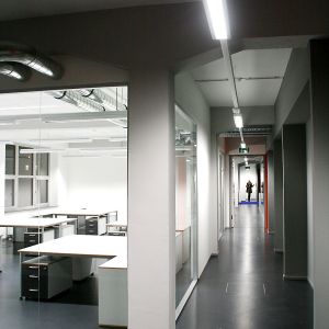 09_CAL Cunsult - Gang mit Tragkonstruktion des Bestandsbaues